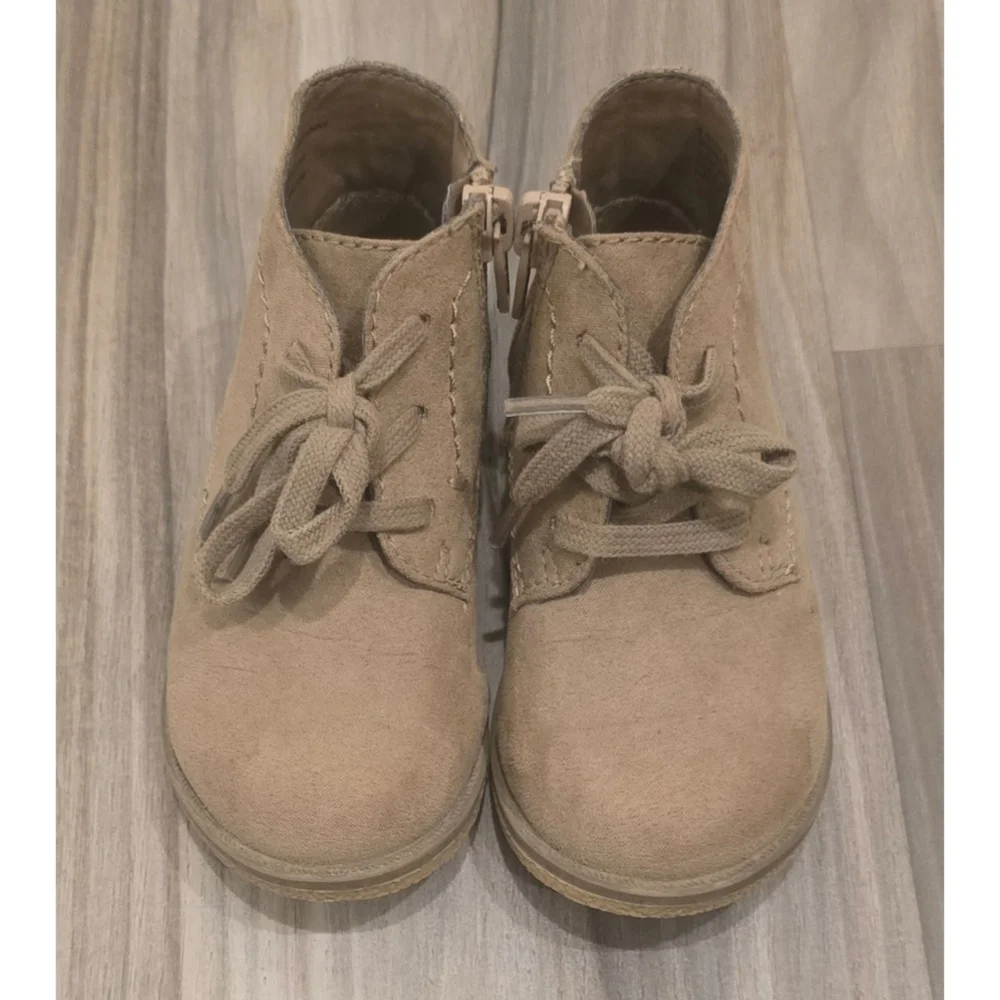 Cat & Jack Chukka Boots – Size 6 – Taupe